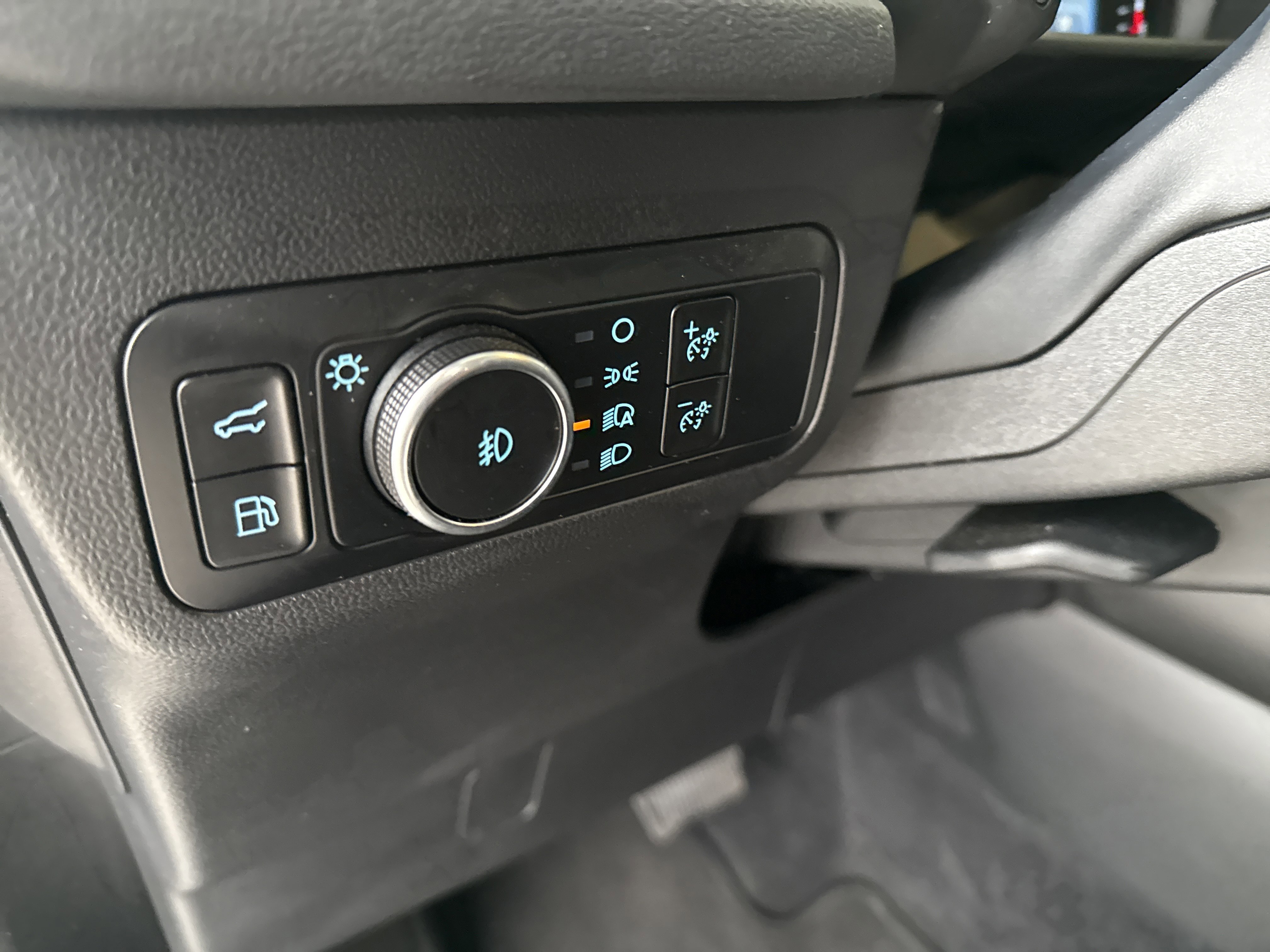 Used 2024 Ford Escape SE image 24