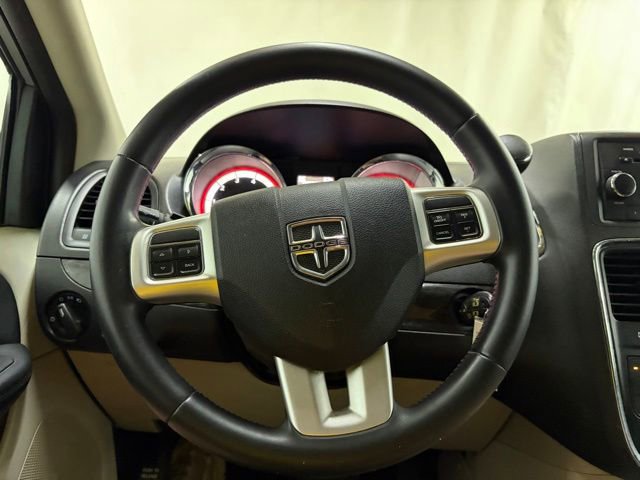Used 2014 Dodge Grand Caravan SXT w/ Rear Park Assist Package FWD image 39