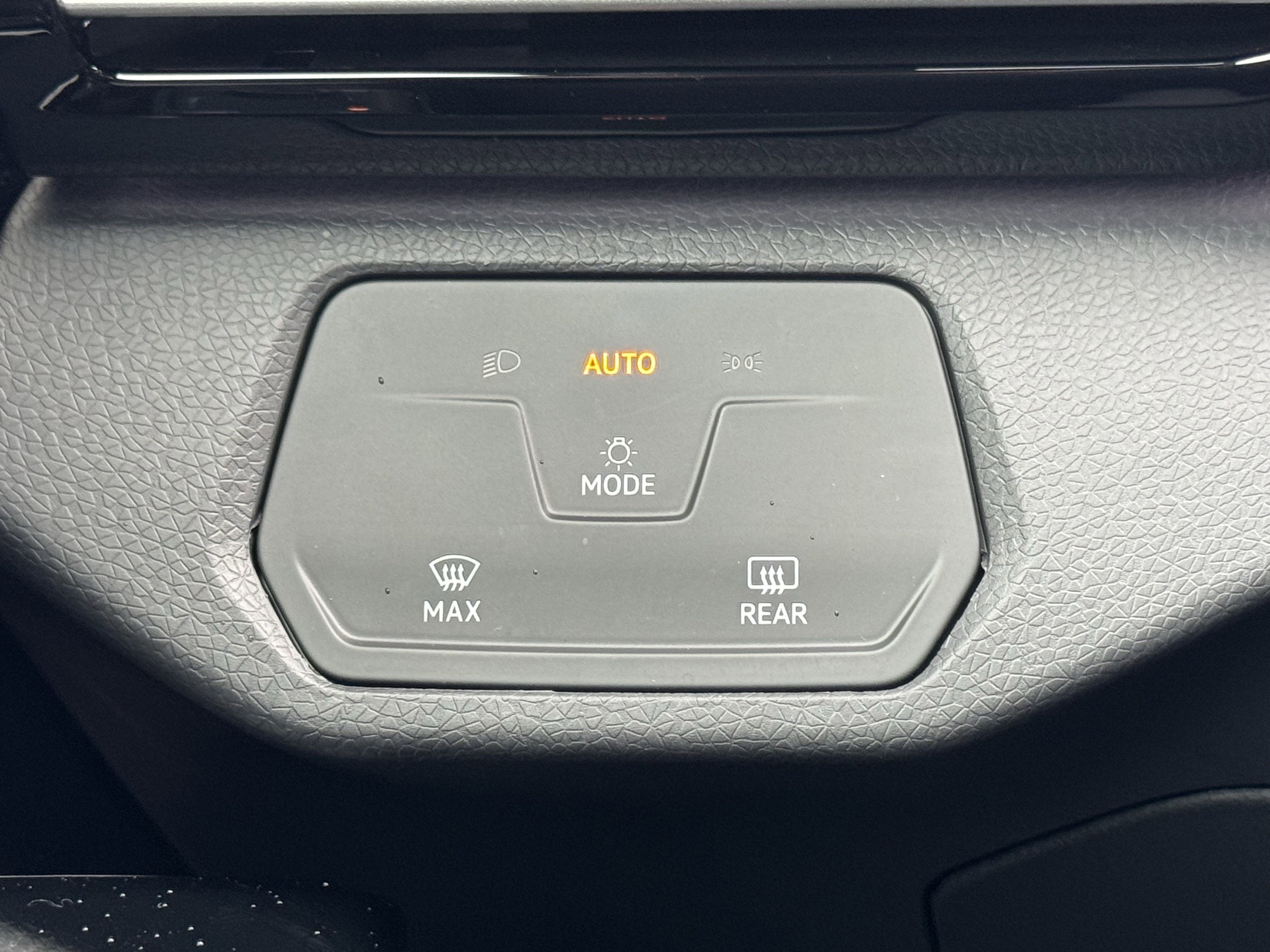 Used 2025 Volkswagen ID.4 Pro image 26