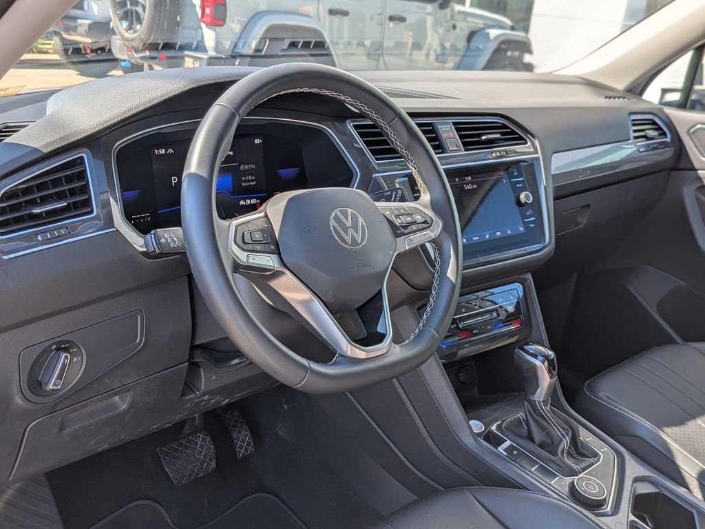 Used 2023 Volkswagen Tiguan SE image 11