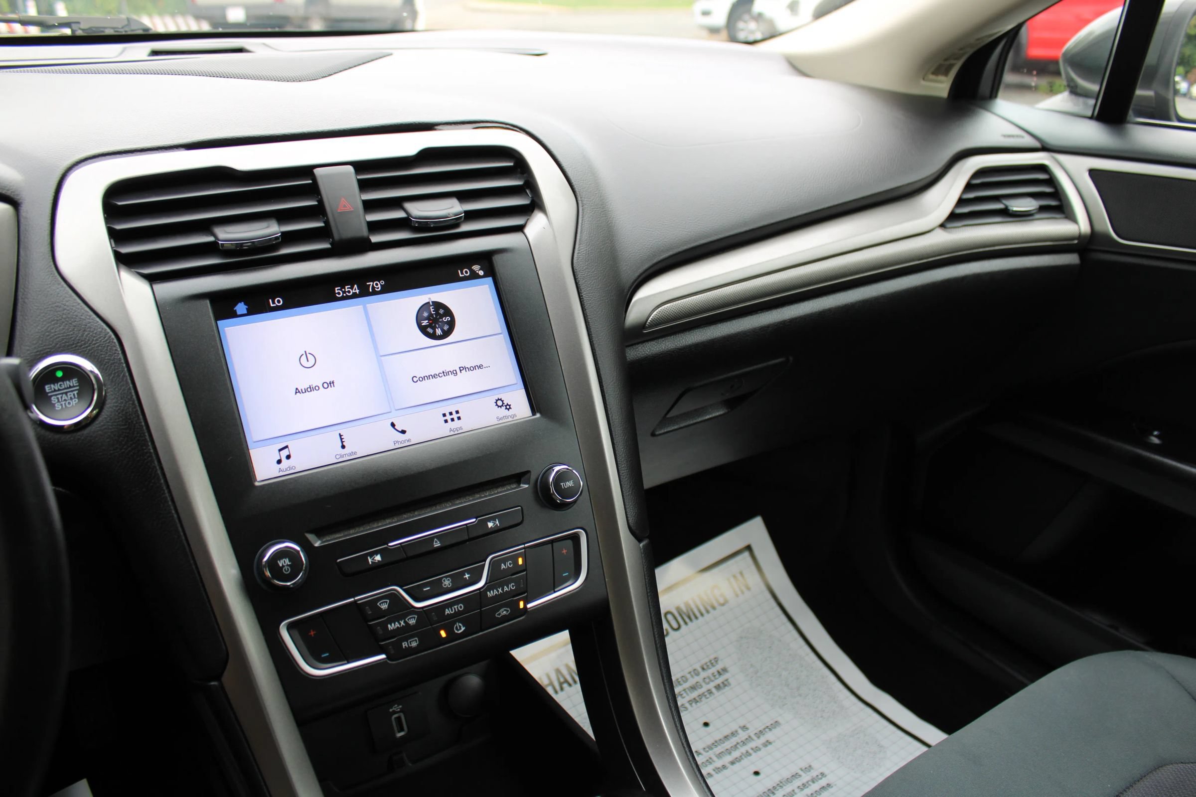 Used 2017 Ford Fusion SE w/ Fusion SE Technology Package FWD image 13