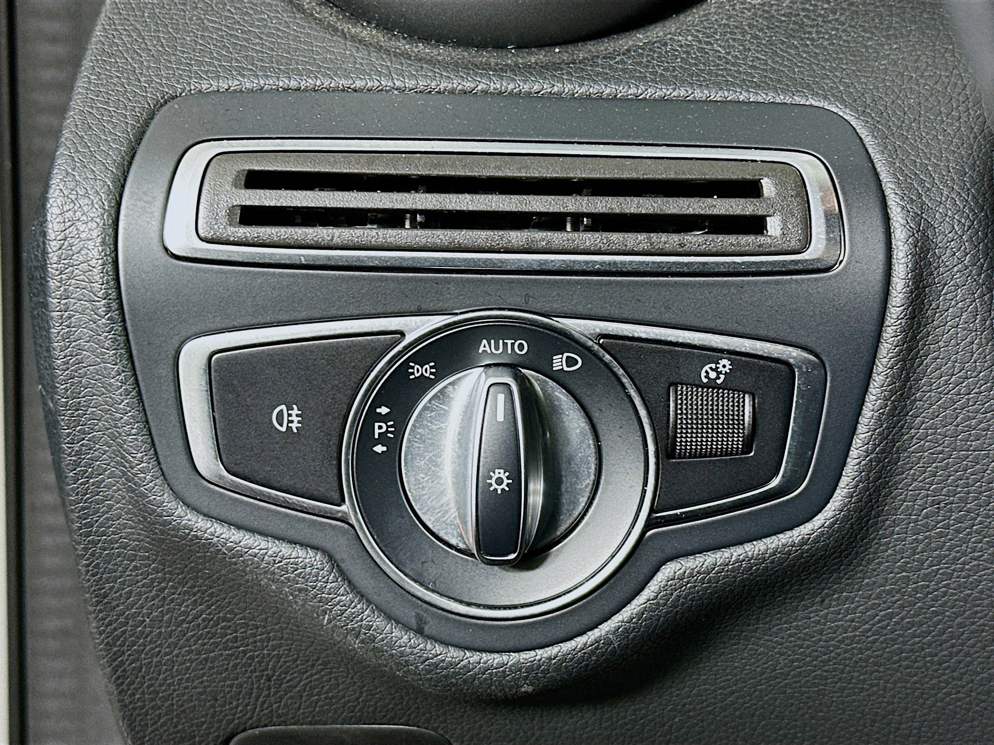 Used 2021 Mercedes-Benz C 300 Sedan image 17