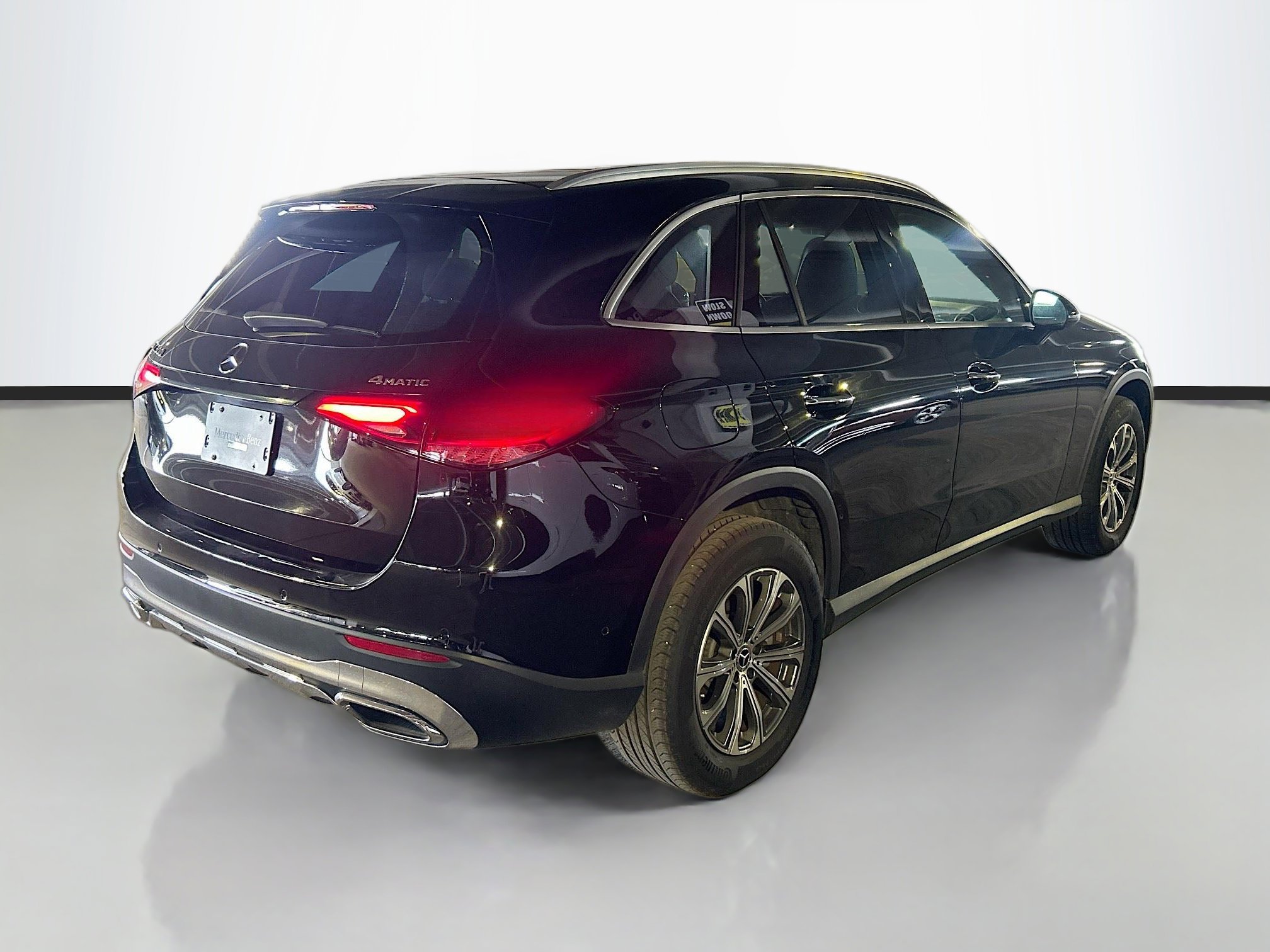 Used 2024 Mercedes-Benz GLC 300 4MATIC image 4