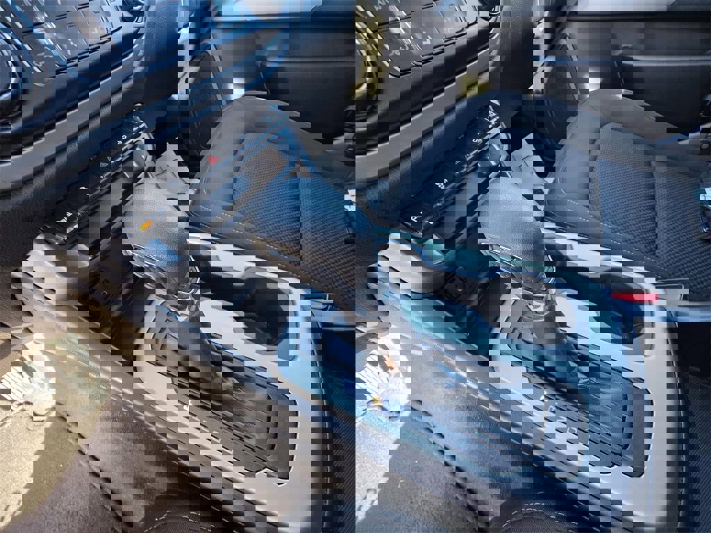 Used 2022 Chevrolet Colorado LT w/ Safety Package image 12