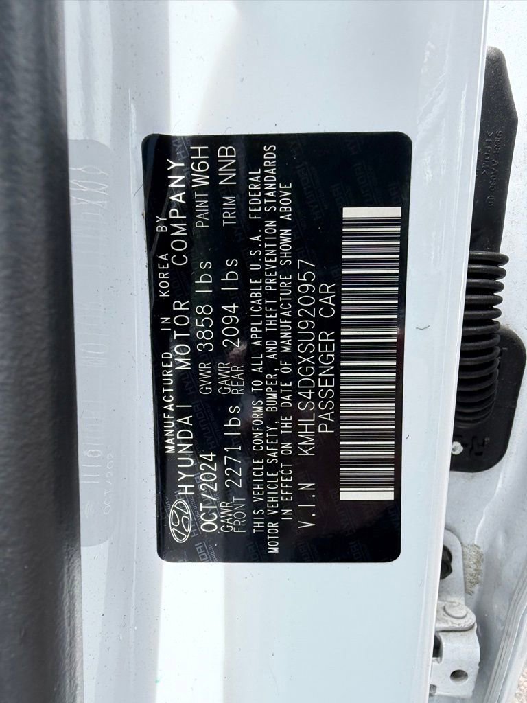Used 2025 Hyundai Elantra SEL FWD image 30