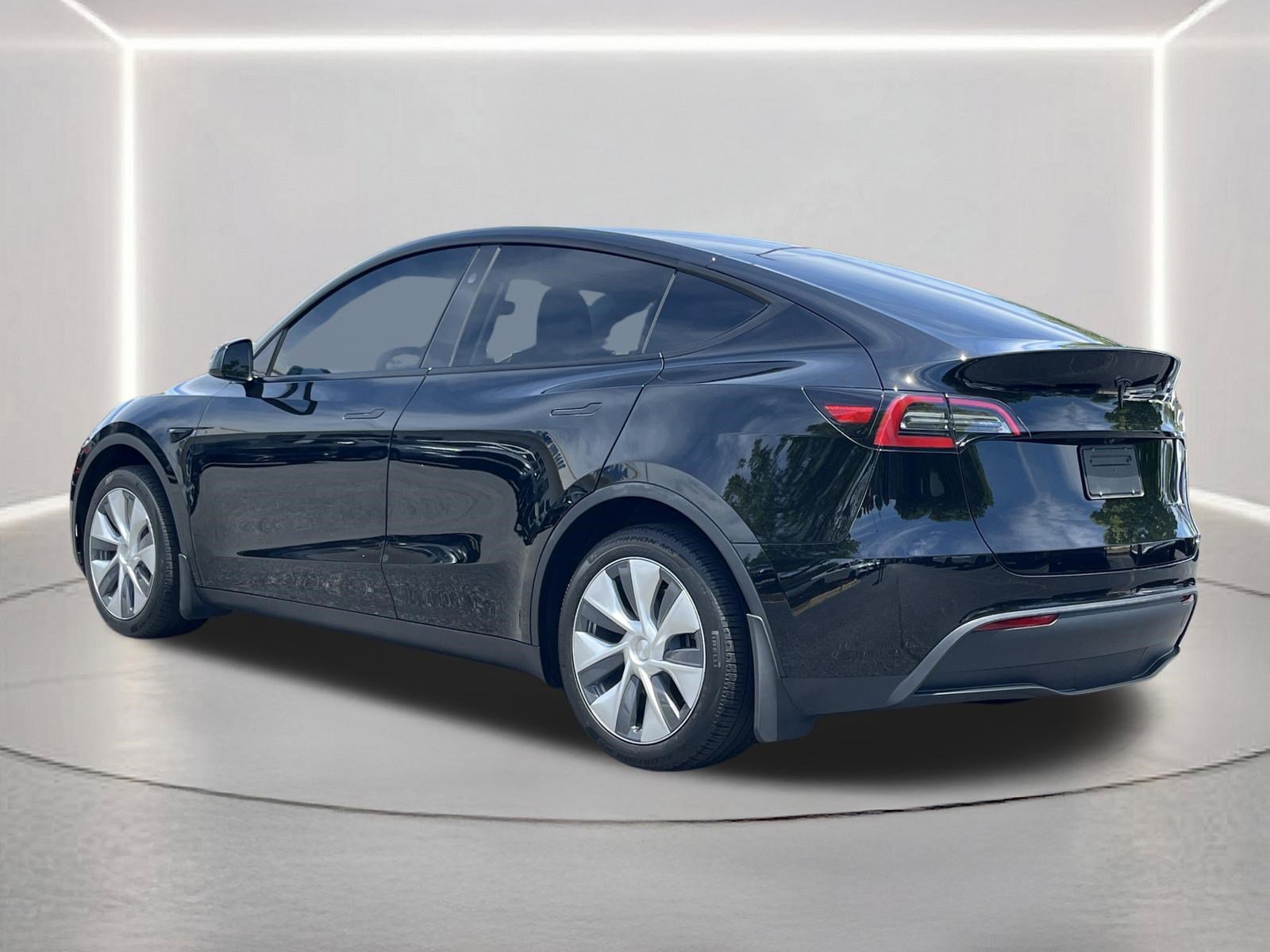 Used 2024 Tesla Model Y Long Range AWD/4WD image 21