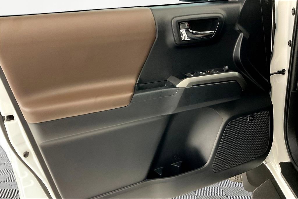 Used 2020 Toyota Tacoma Limited image 18