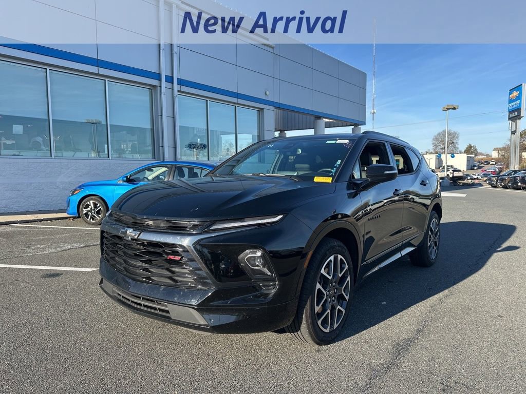 Used 2025 Chevrolet Blazer RS image 1