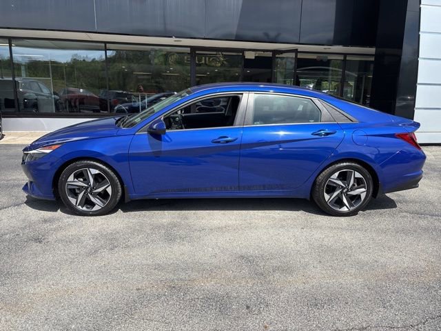 Used 2023 Hyundai Elantra SEL w/ Convenience Package FWD image 2