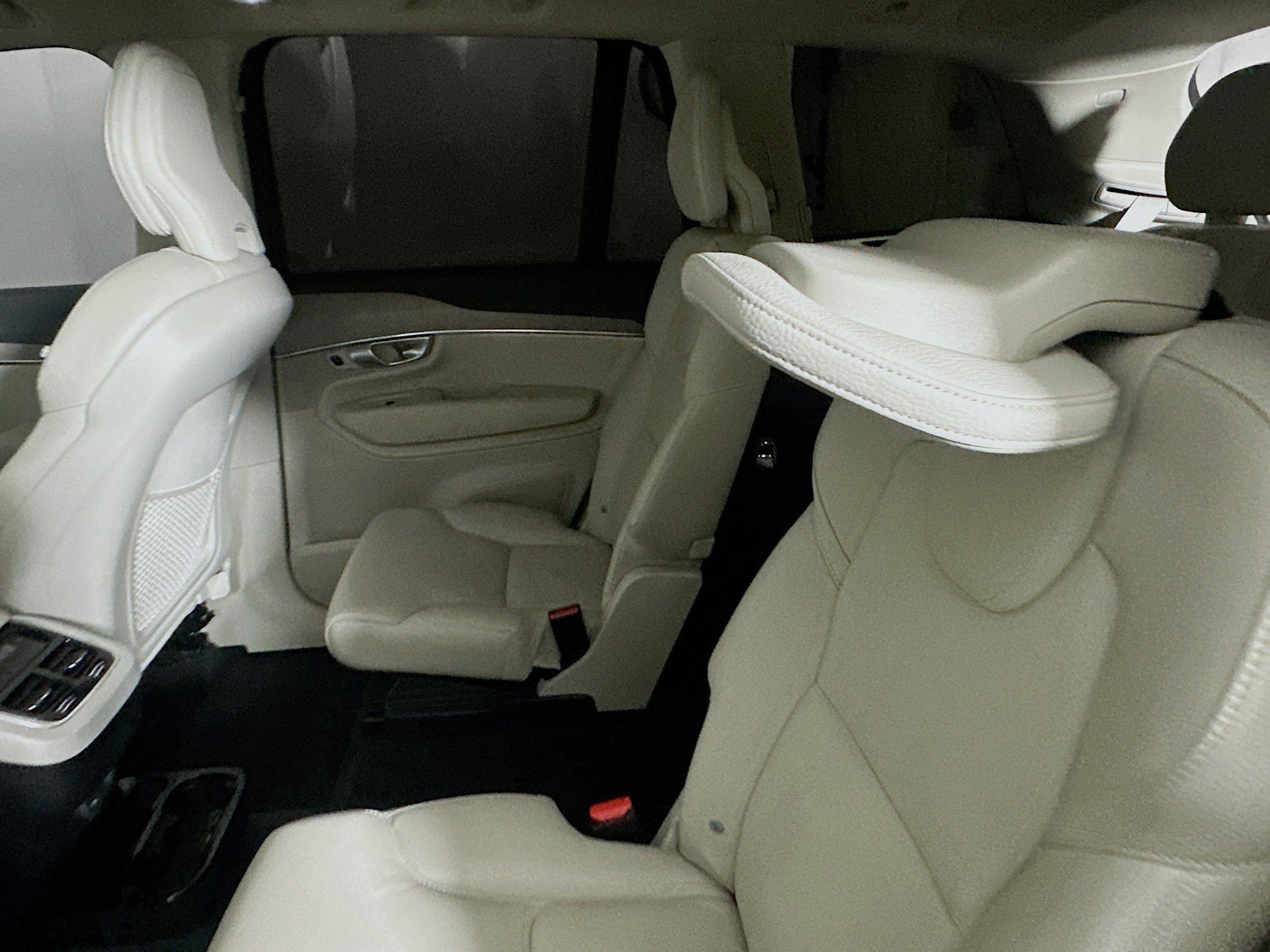 Used 2024 Volvo XC90 B6 Plus image 29