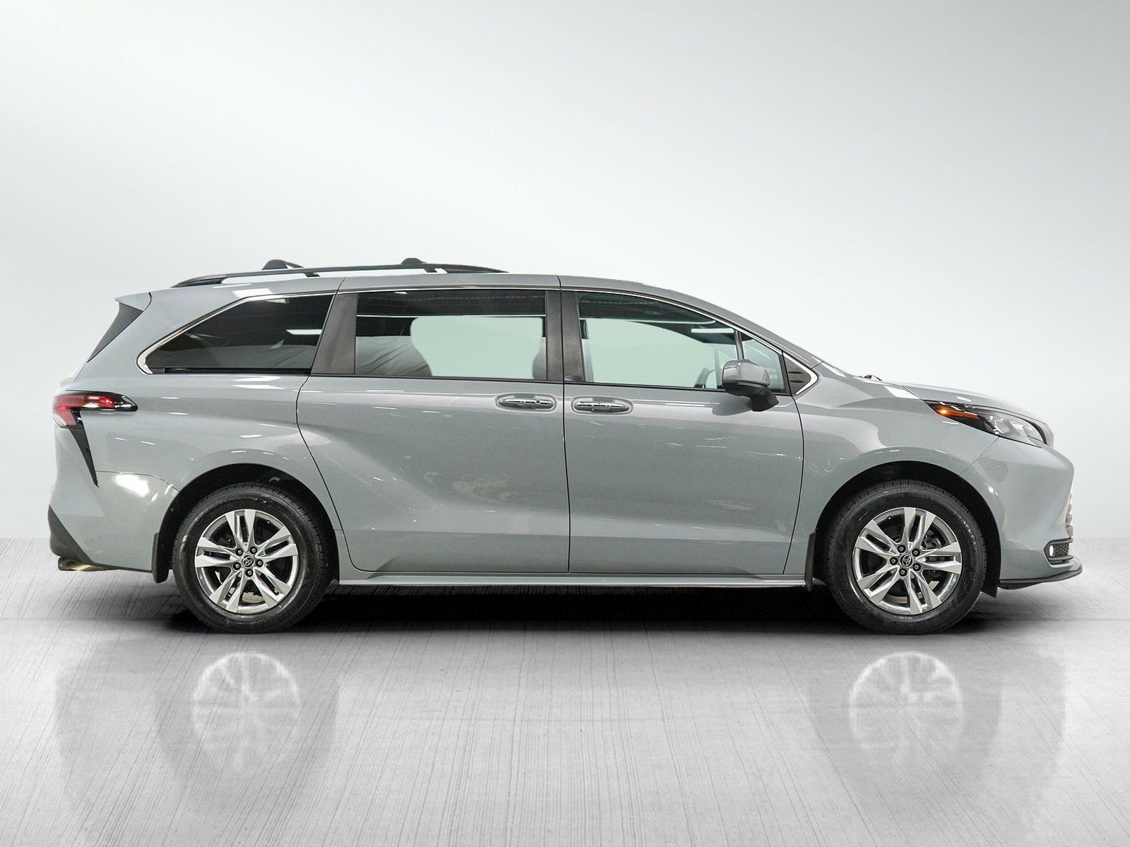 Used 2022 Toyota Sienna XLE Woodland Edition AWD/4WD image 8