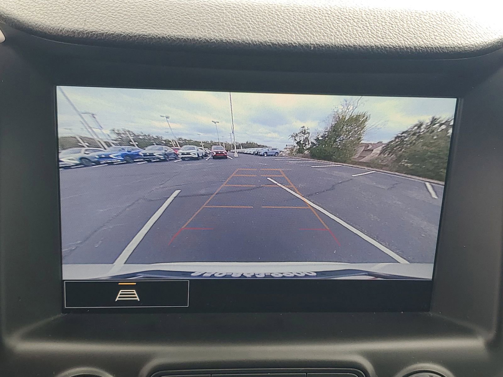 Used 2024 GMC Terrain SLE w/ Driver Convenience Package image 17