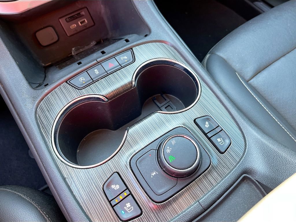 Used 2023 GMC Acadia SLT w/ Elevation Edition image 20