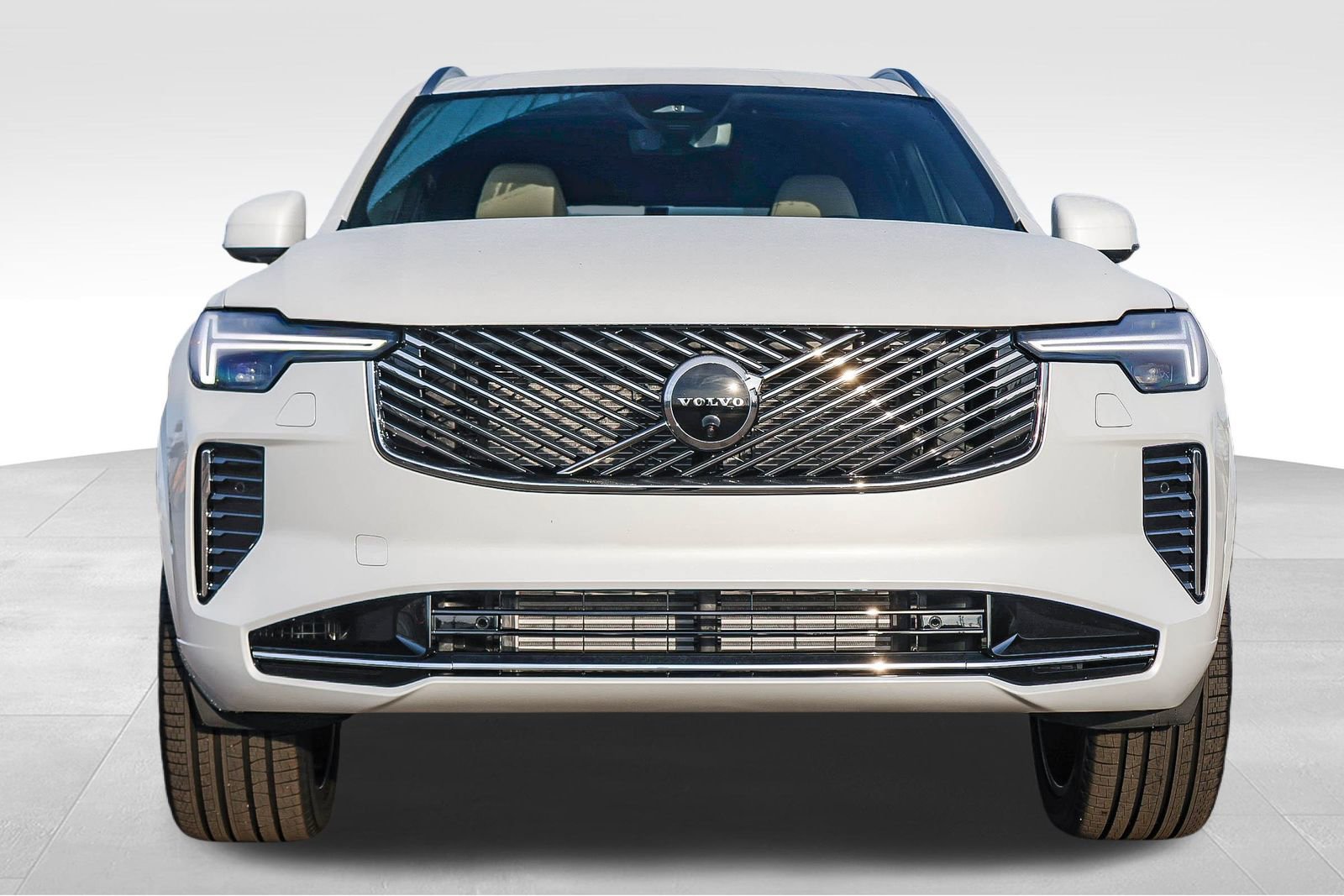 New 2026 Volvo XC90 T8 Ultra w/ Lounge Package image 2