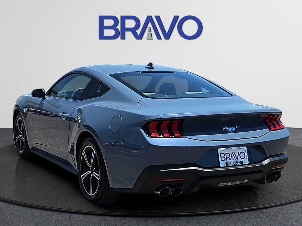 Used 2025 Ford Mustang Coupe RWD image 3