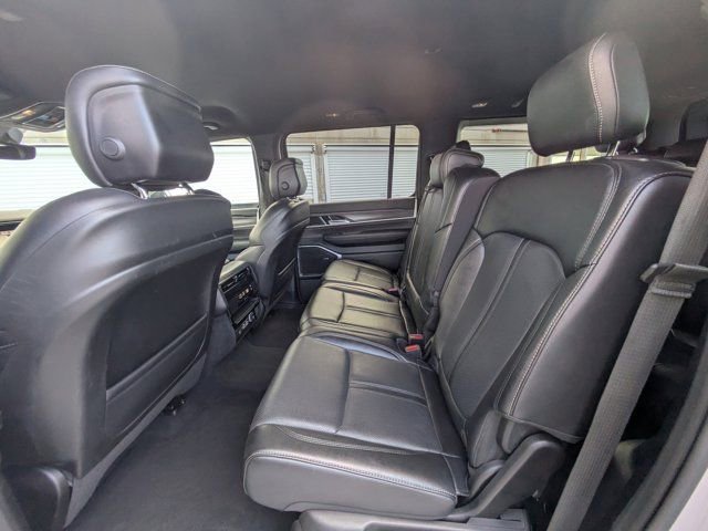 Used 2024 Jeep Wagoneer Series II w/ Flexible Seating Group image 11