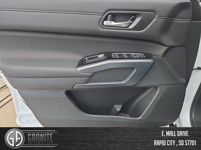 New 2025 Nissan Pathfinder SL AWD/4WD image 10