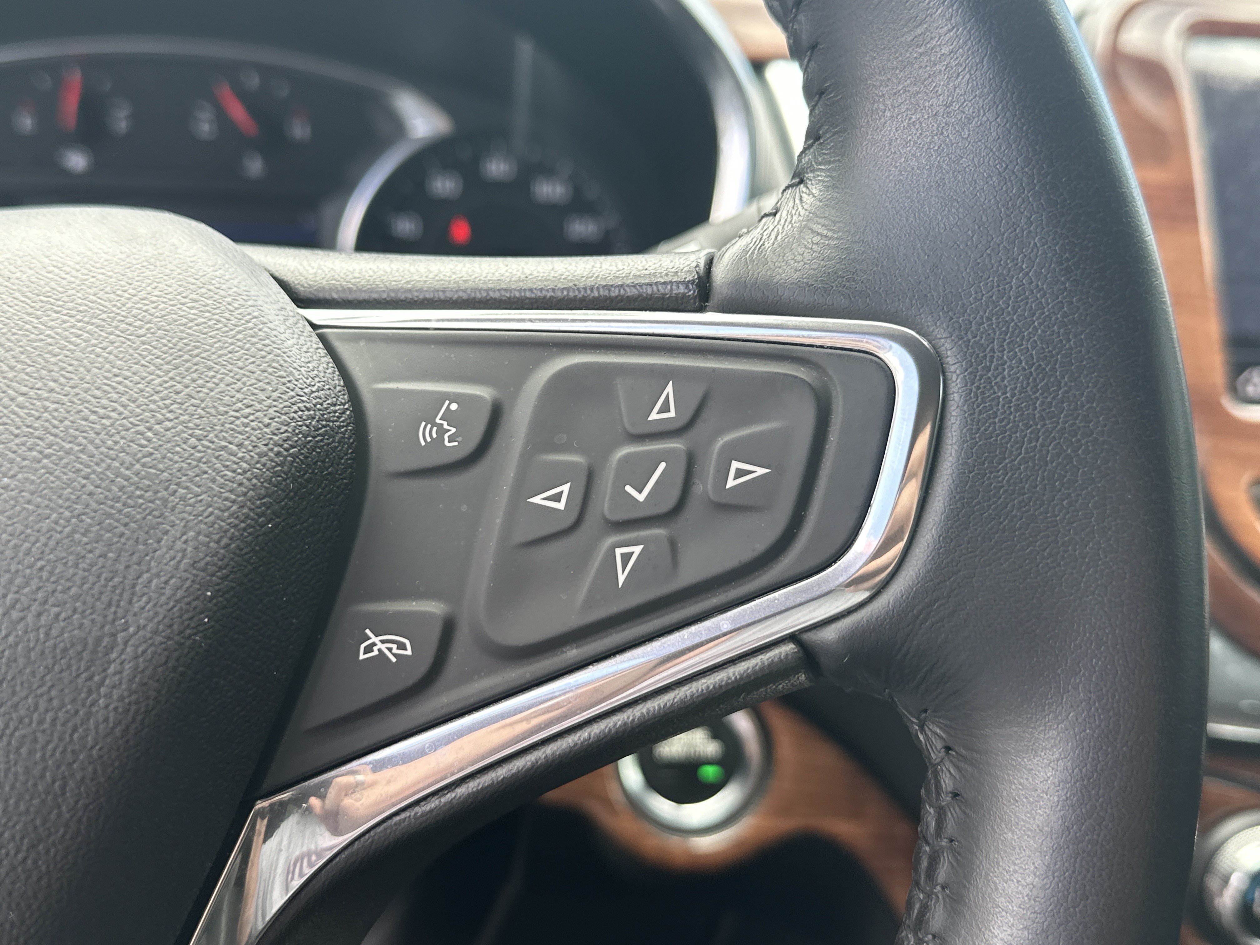 Certified 2020 Chevrolet Equinox LT w/ Sport Edition FWD image 24