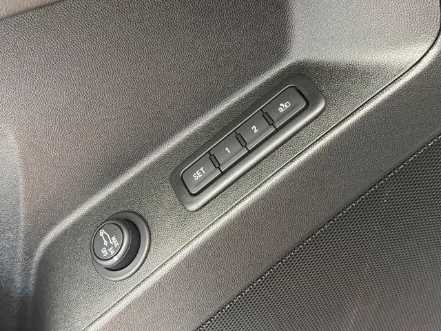 Used 2023 Chevrolet Equinox Premier AWD/4WD image 14