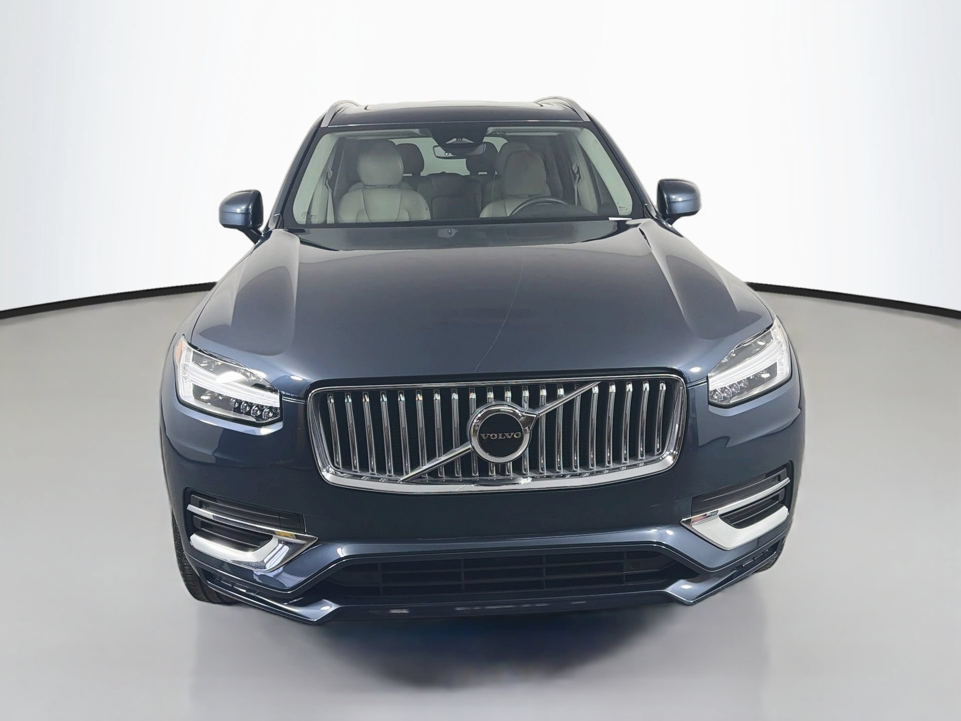 Certified 2025 Volvo XC90 B5 Core w/ Protection Package Premier AWD/4WD image 2