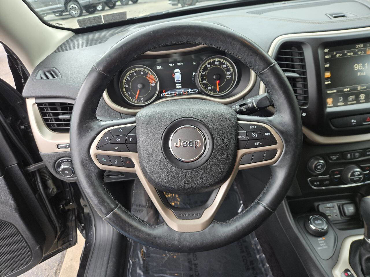 Used 2017 Jeep Cherokee Limited AWD/4WD image 12