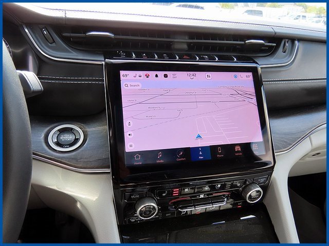 Used 2022 Jeep Grand Cherokee Overland w/ Luxury Tech Group IV image 17