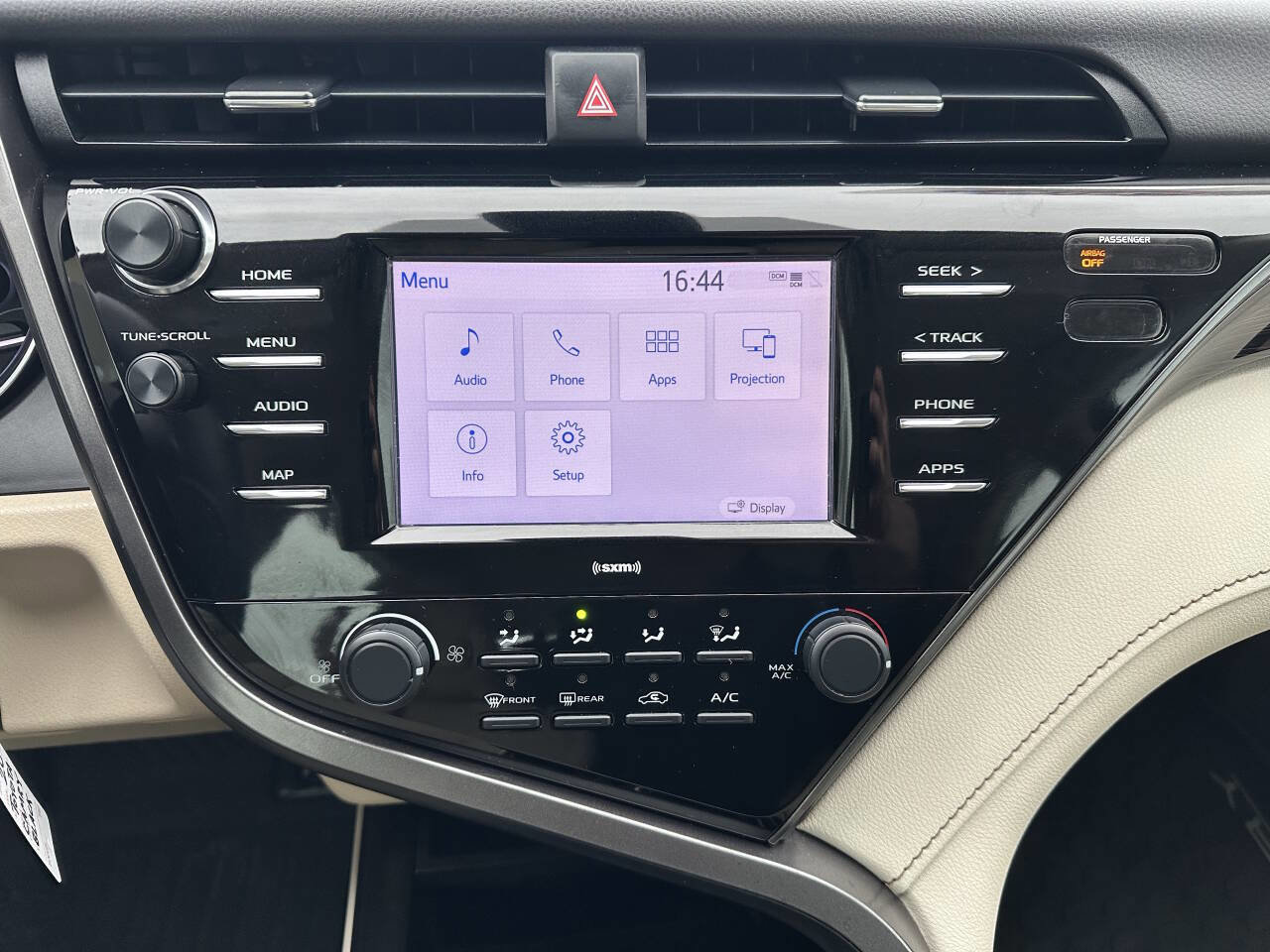 Used 2020 Toyota Camry LE image 16