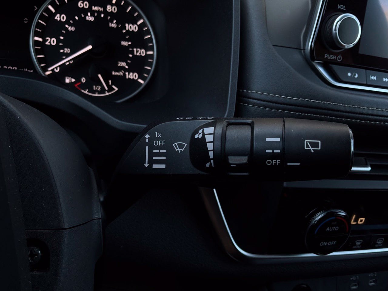 Used 2025 Nissan Rogue SV AWD/4WD image 42