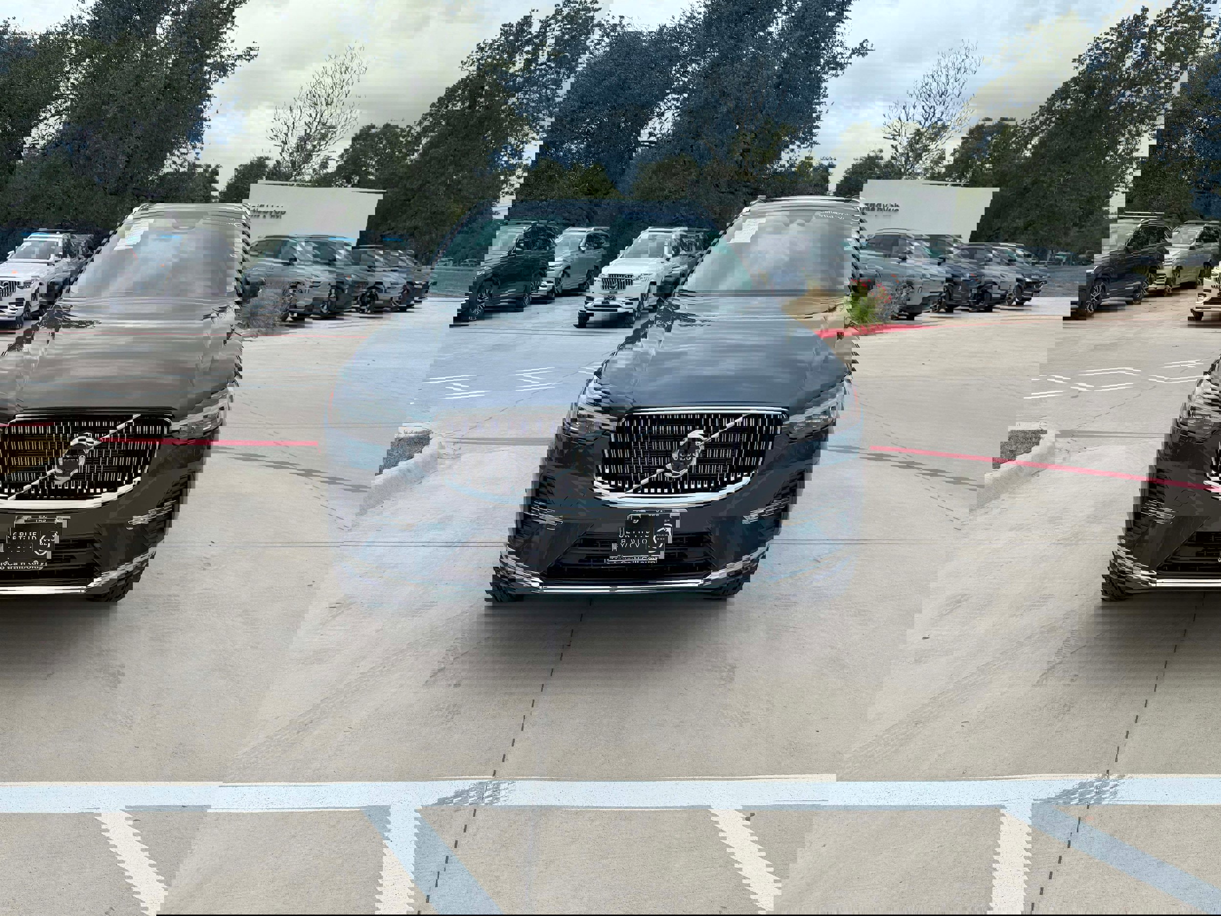 Certified 2023 Volvo XC60 B5 Plus w/ Climate Package image 9