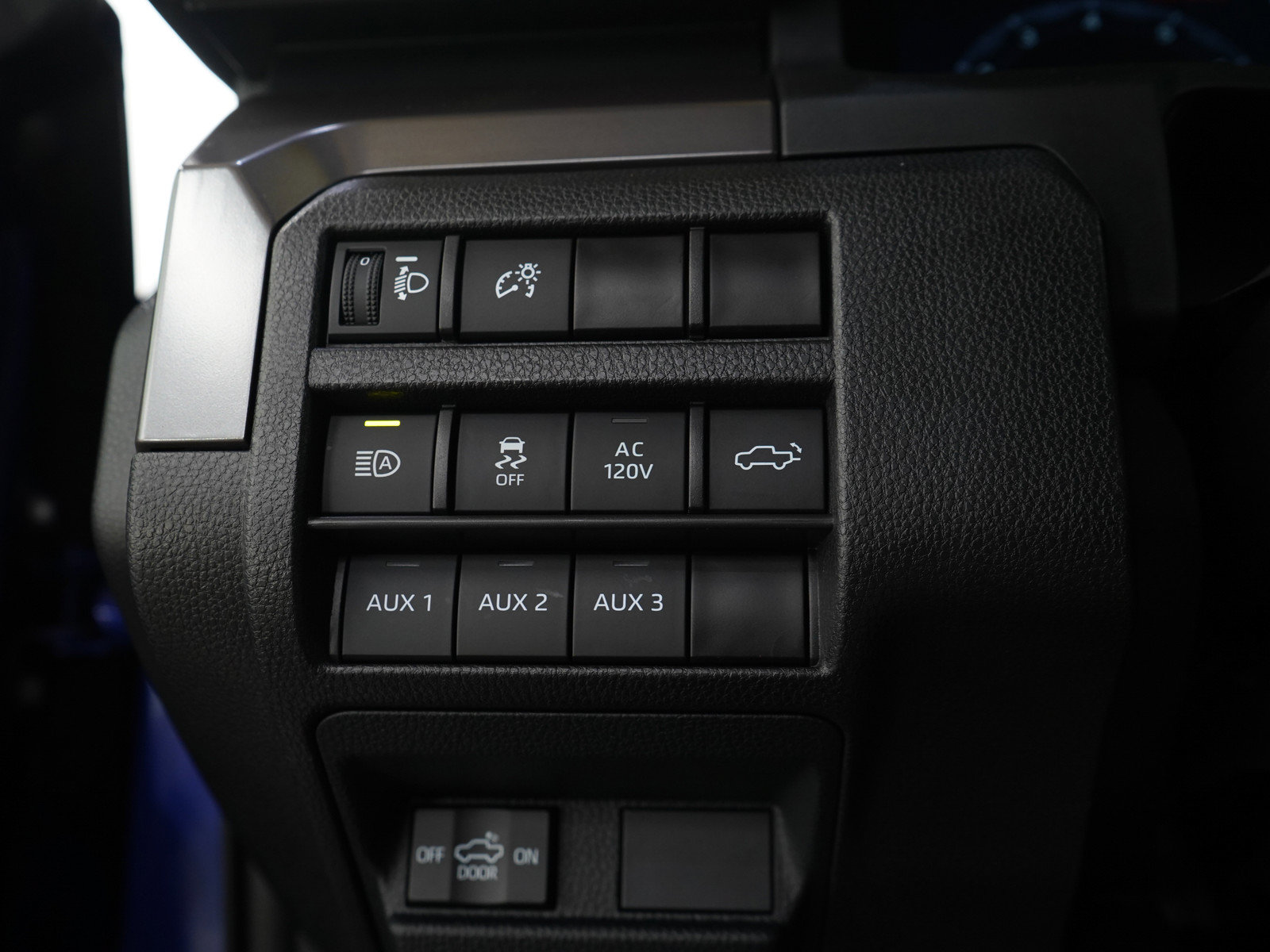 Used 2024 Toyota Tacoma TRD Off-Road w/ TRD Off Road Premium Package AWD/4WD image 27