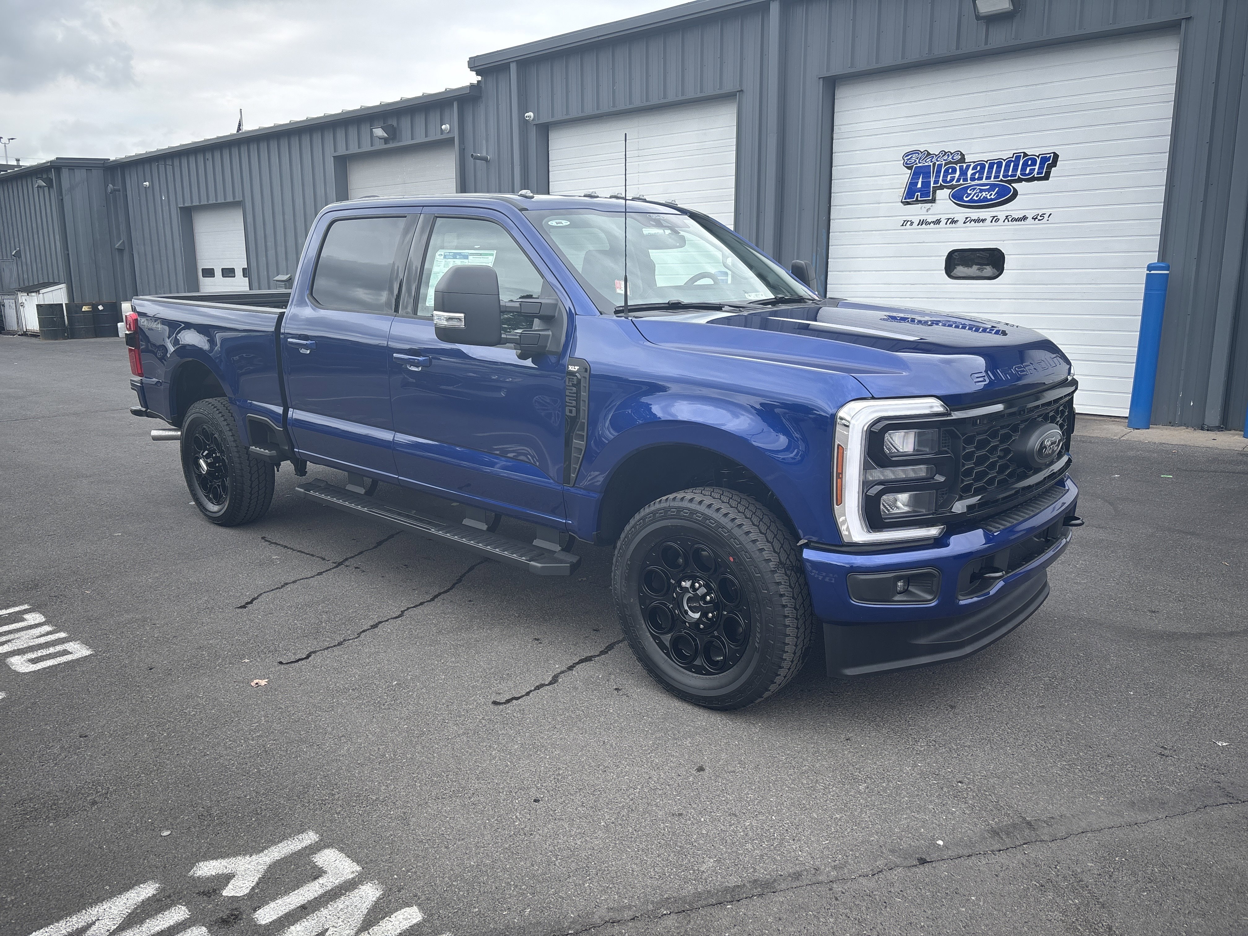 New 2026 Ford F250 4x4 Crew Cab Super Duty image 1