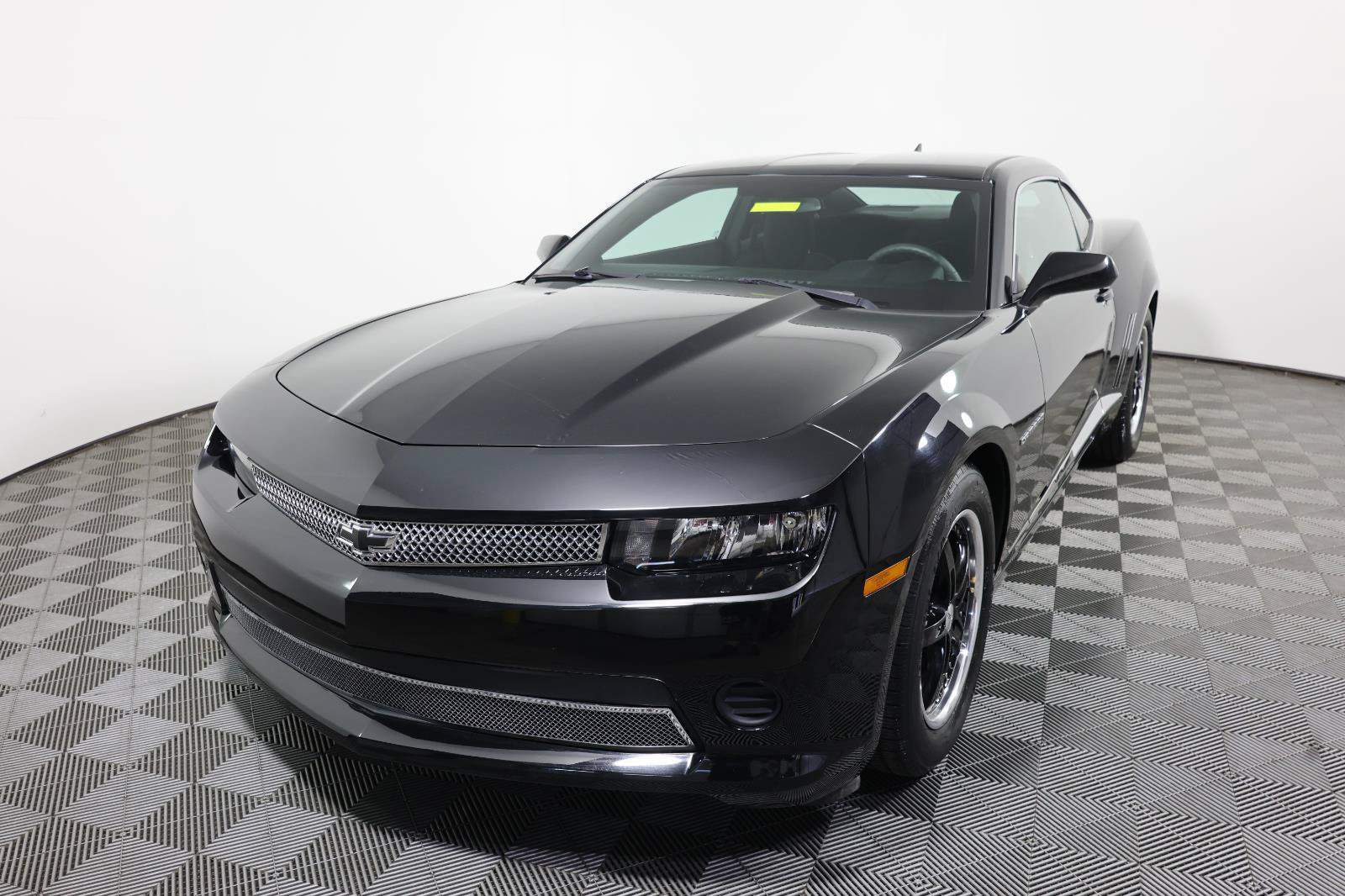Used 2015 Chevrolet Camaro LS RWD image 1