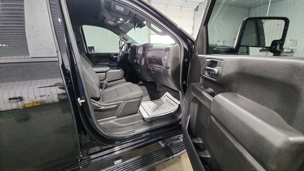 Used 2024 Chevrolet Silverado 2500 Custom w/ Custom Value Package image 11