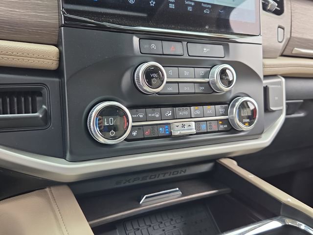 Used 2024 Ford Expedition Limited AWD/4WD image 24