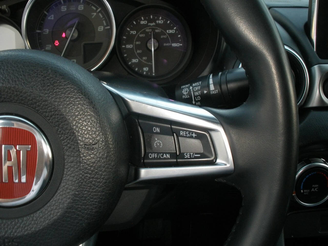 Used 2018 FIAT 124 Spider Classica w/ Technology & Siriusxm Group RWD image 29