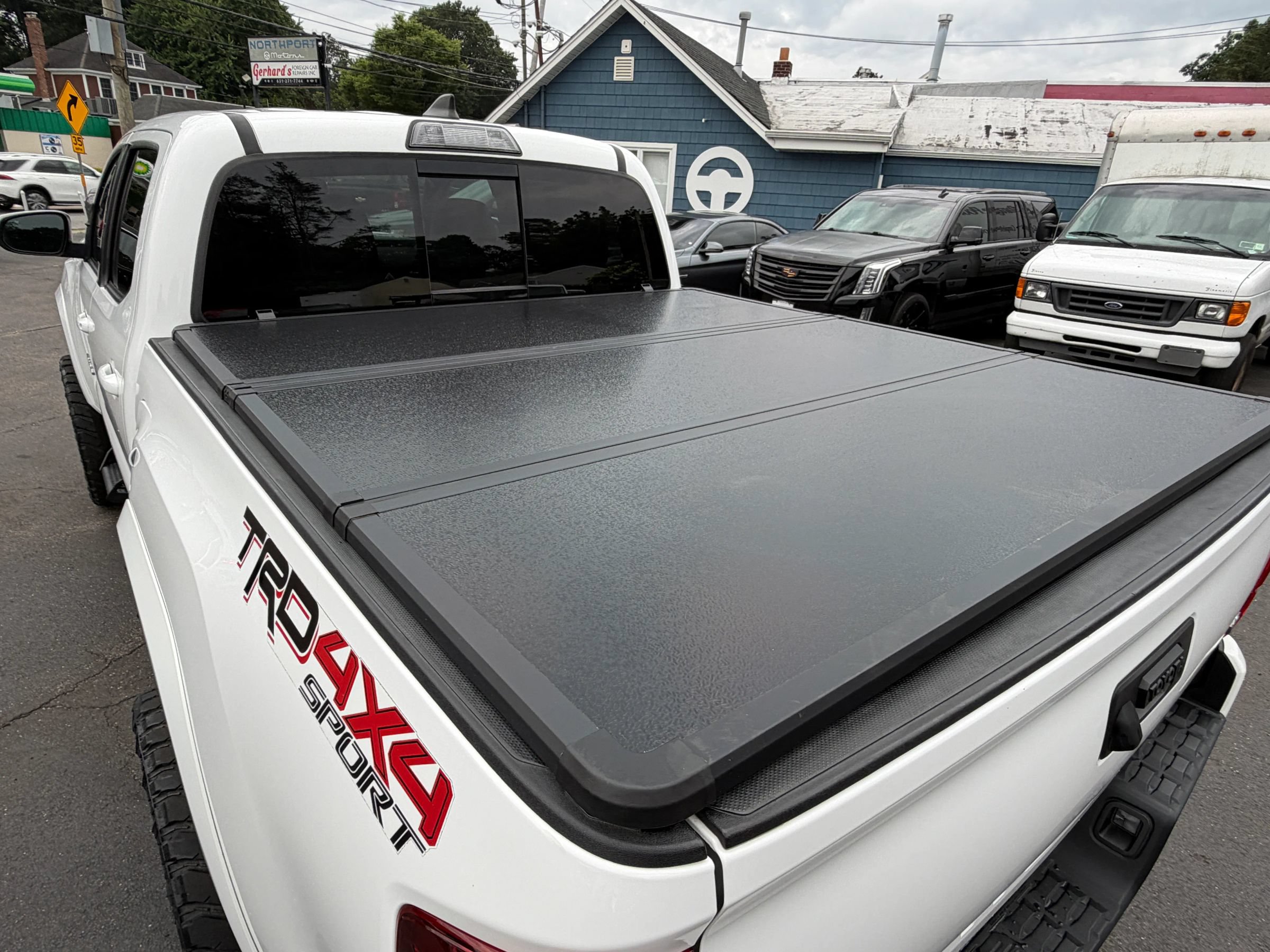 Used 2017 Toyota Tacoma SR AWD/4WD image 23