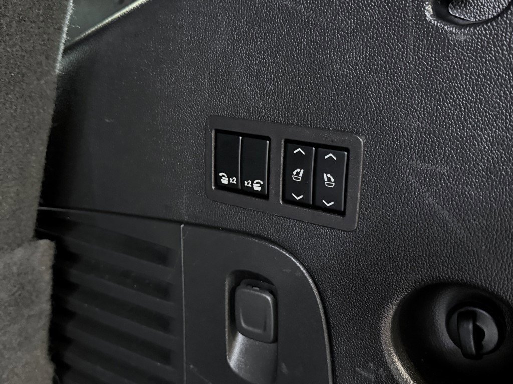 Used 2018 Cadillac Escalade Luxury image 19