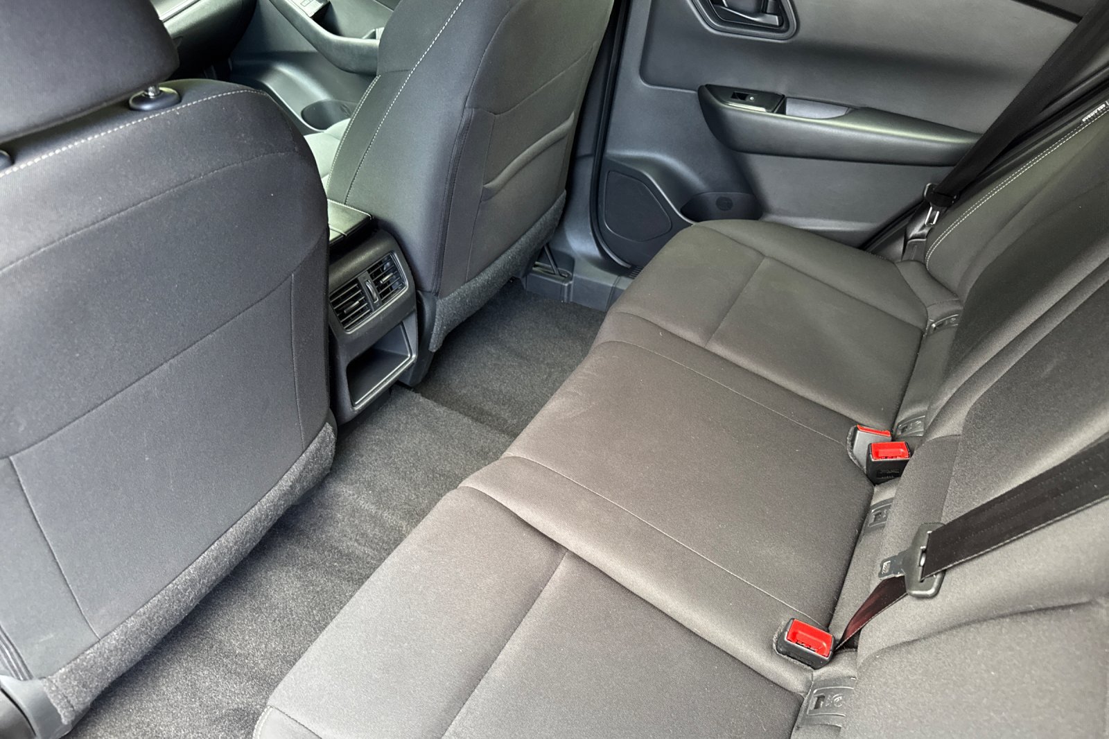 Used 2024 Nissan Rogue S FWD image 12