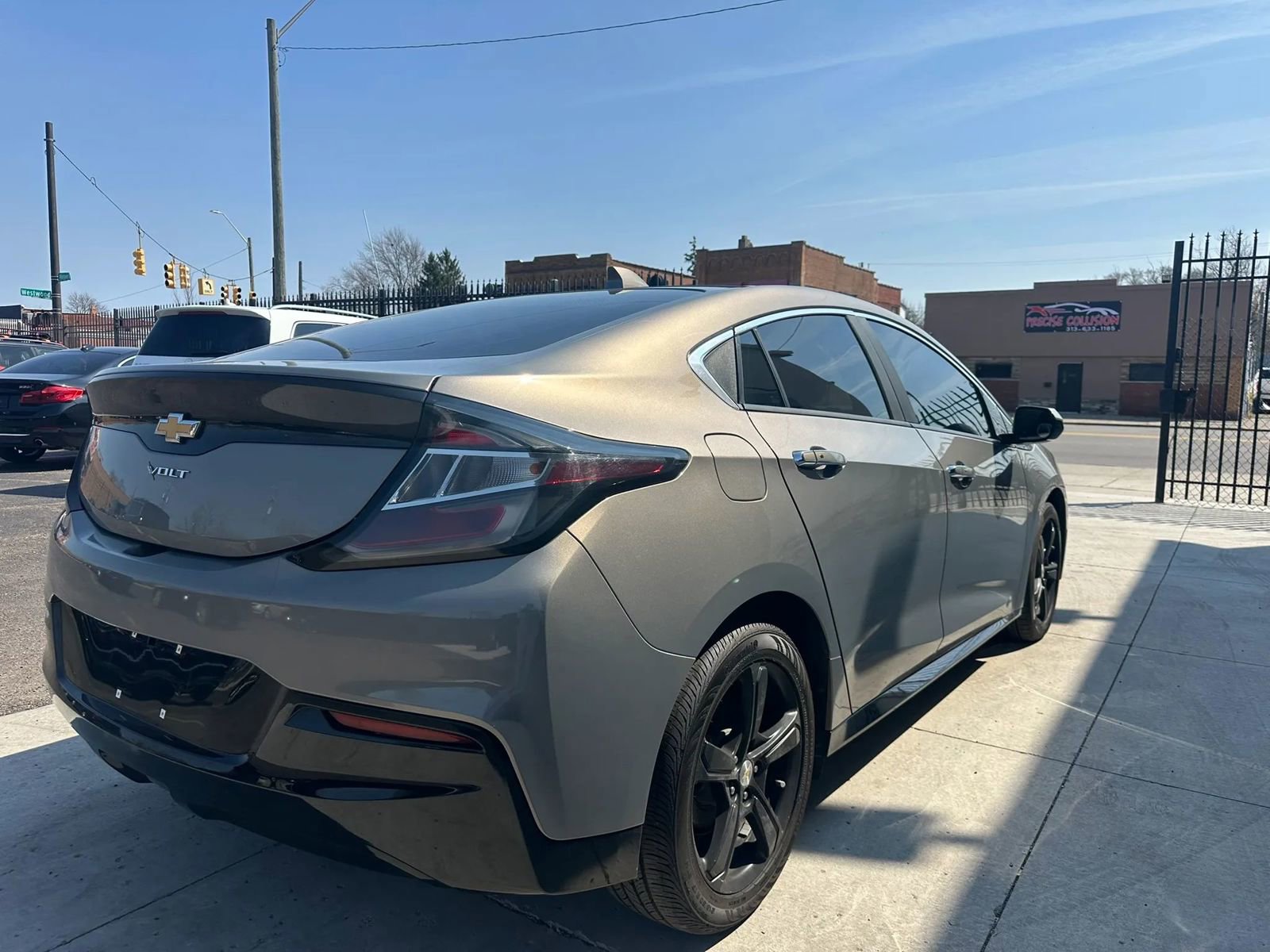 Used 2017 Chevrolet Volt LT w/ Comfort Package image 4