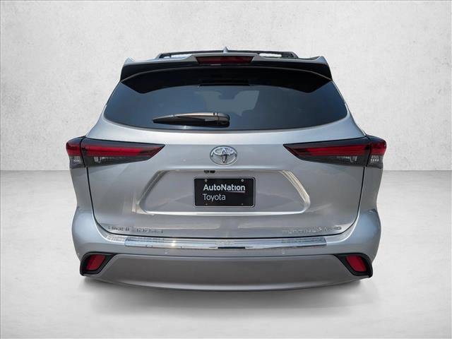 Used 2025 Toyota Highlander Platinum AWD/4WD image 7
