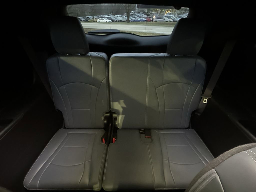 Used 2023 Buick Enclave Essence image 22