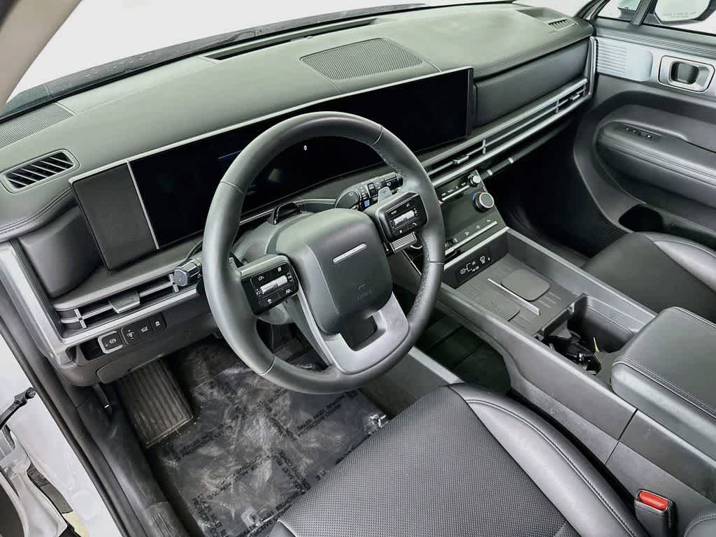 Used 2025 Hyundai Santa Fe SEL FWD image 2
