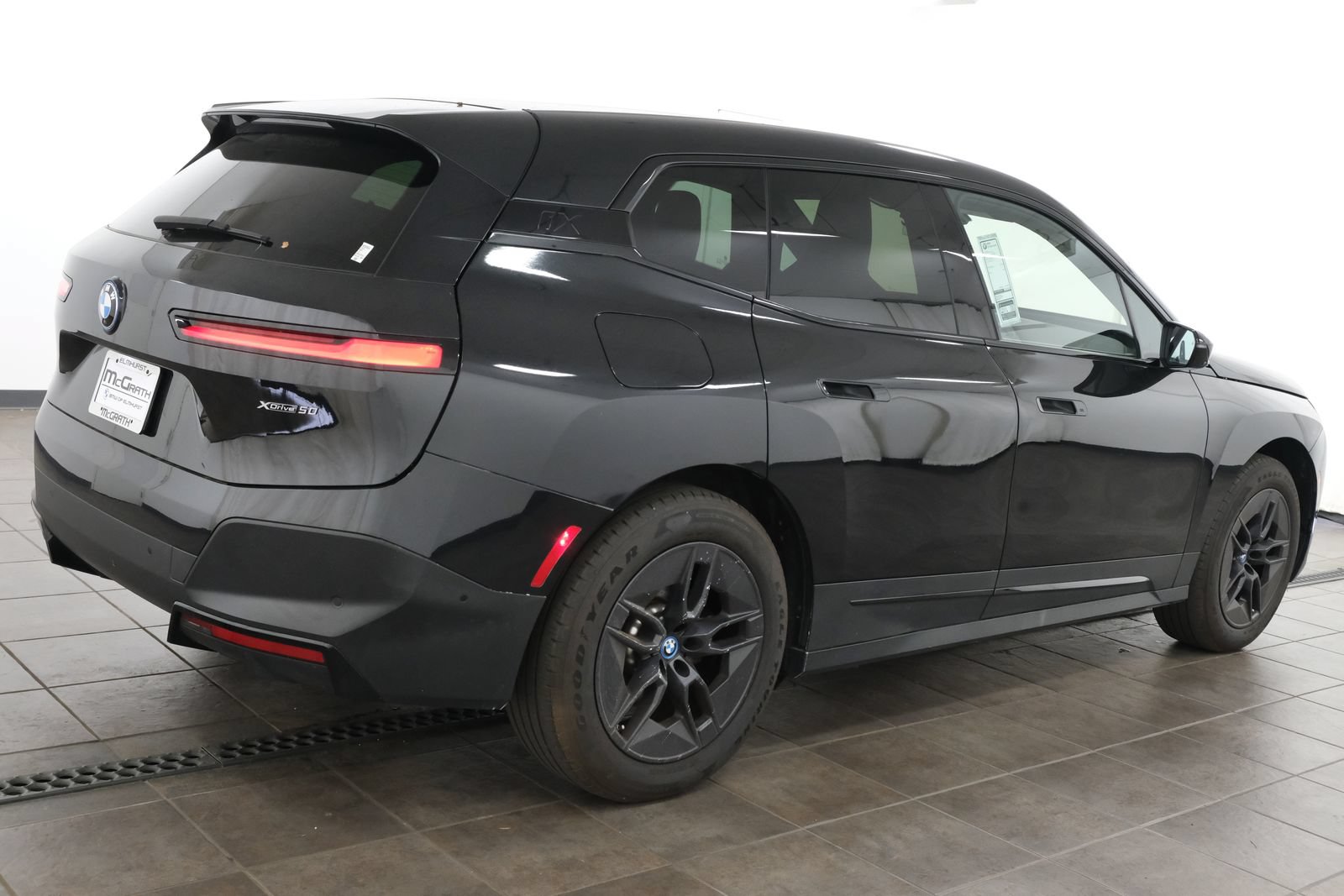 Used 2024 BMW iX xDrive50 w/ Premium Package AWD/4WD image 5