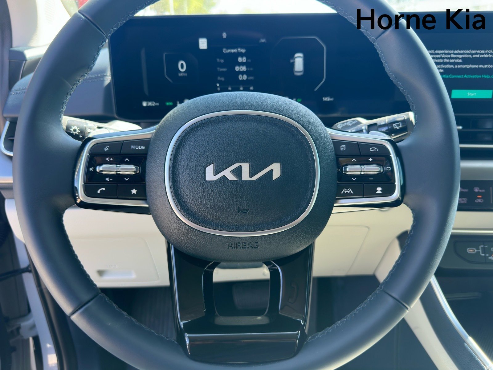 Certified 2026 Kia Carnival SX w/ SX Dark Edition Package FWD image 12
