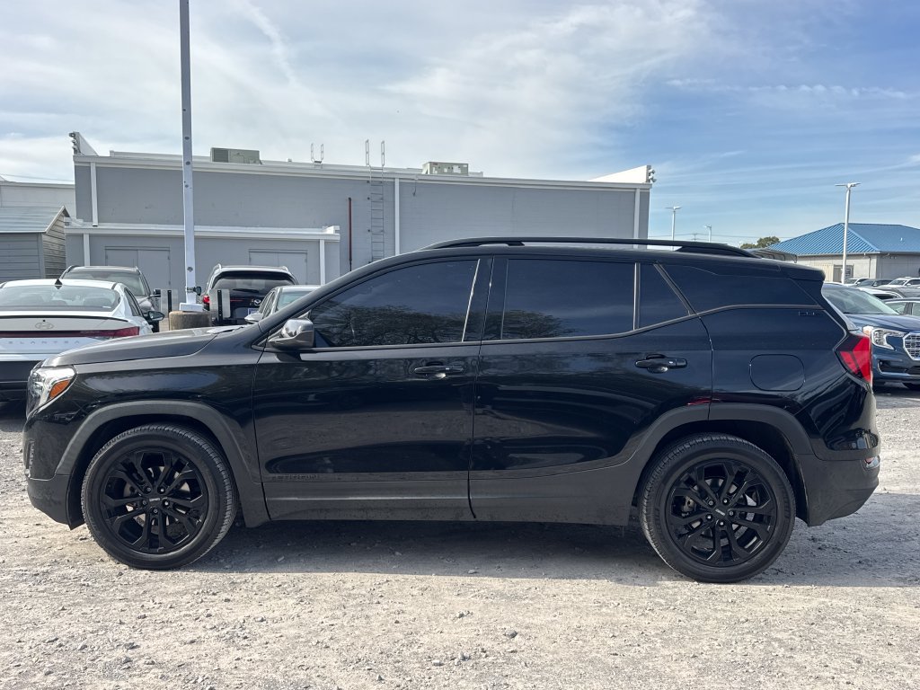 Used 2021 GMC Terrain SLE w/ Driver Convenience Package FWD image 4
