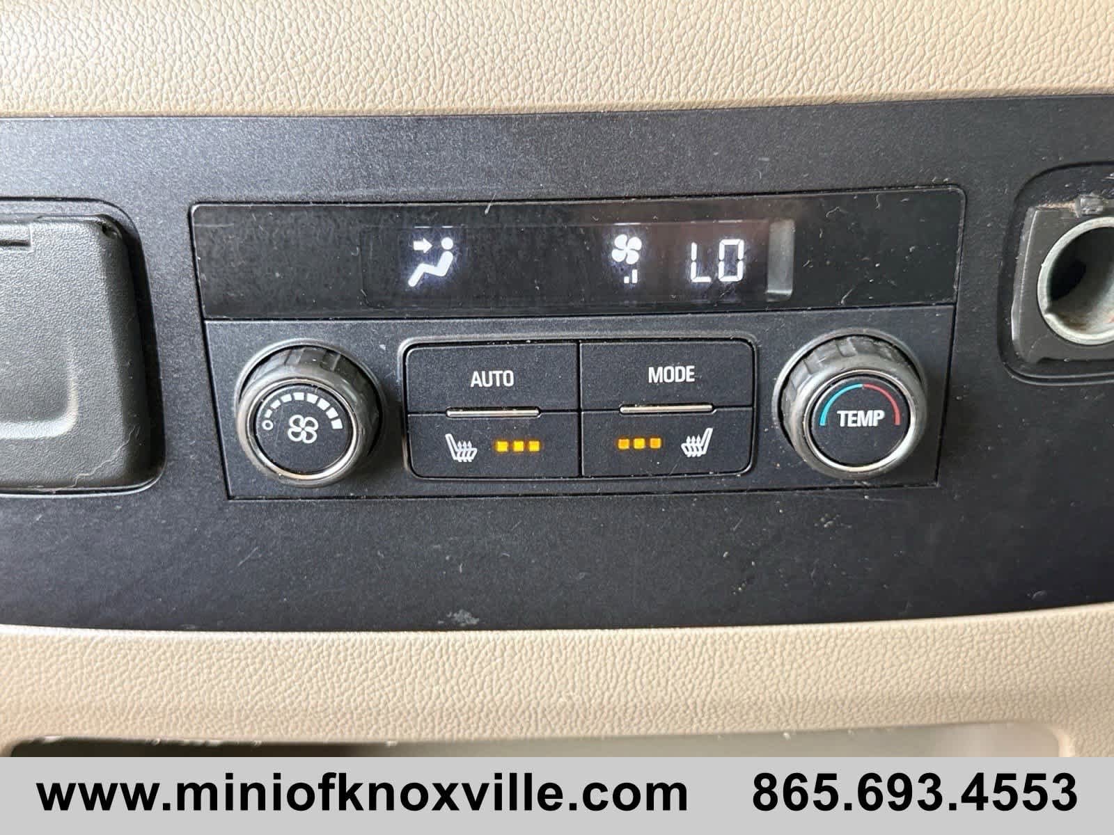 Used 2017 Chevrolet Suburban LT w/ Luxury Package RWD image 33