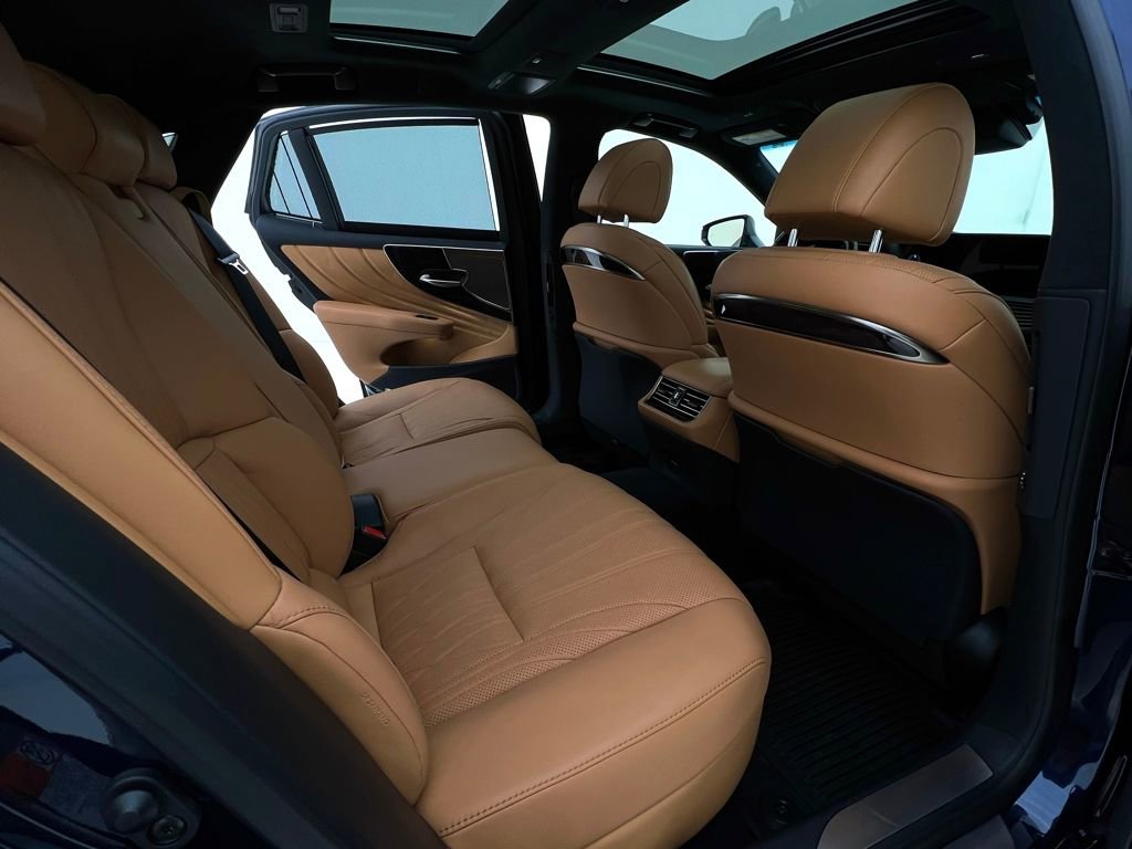 Used 2023 Lexus LS 500 AWD w/ Luxury Package image 19