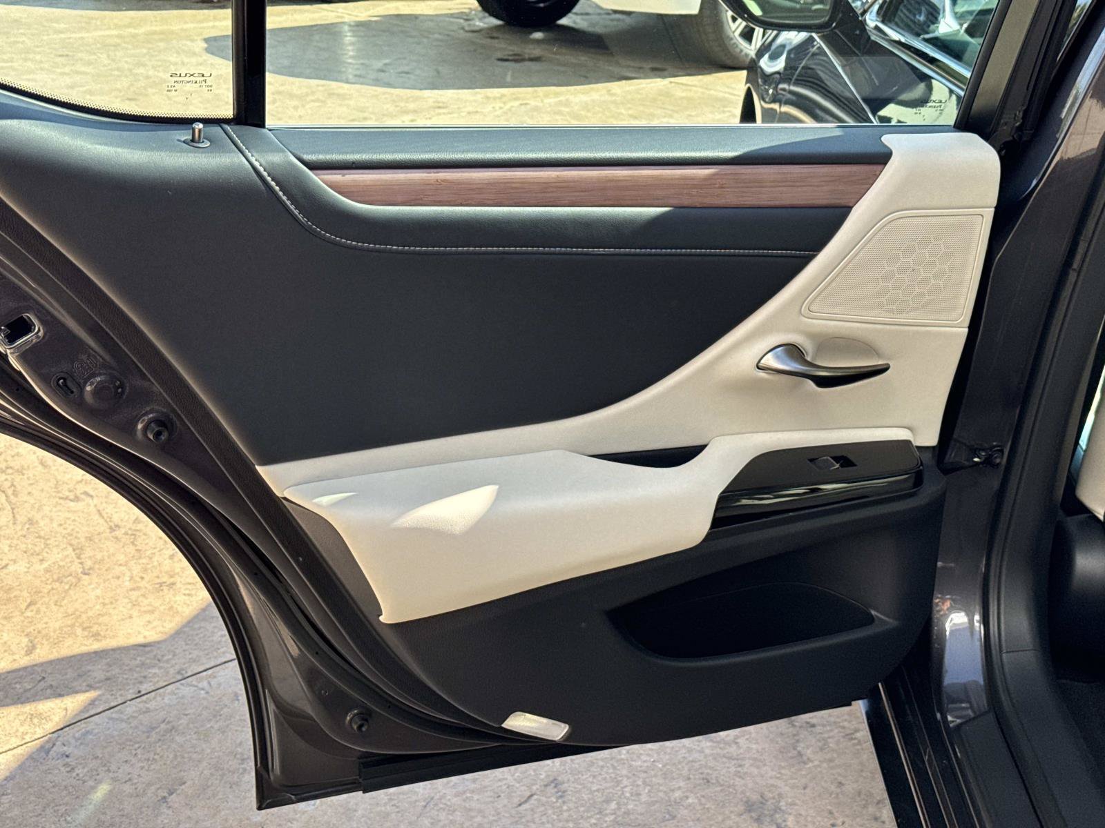 Certified 2025 Lexus ES 350 w/ Premium Package FWD image 17