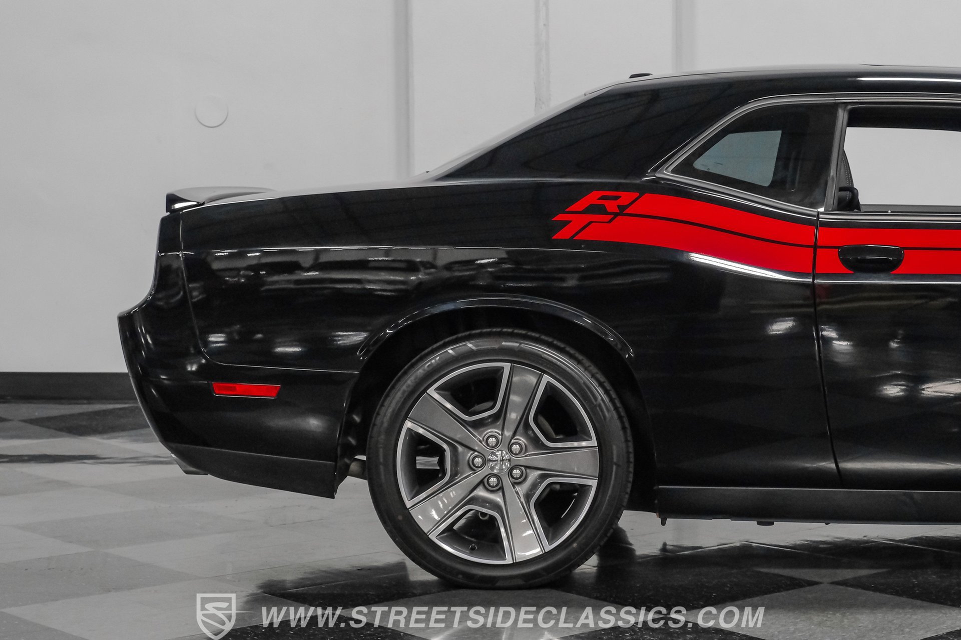 Used 2012 Dodge Challenger R/T RWD image 27
