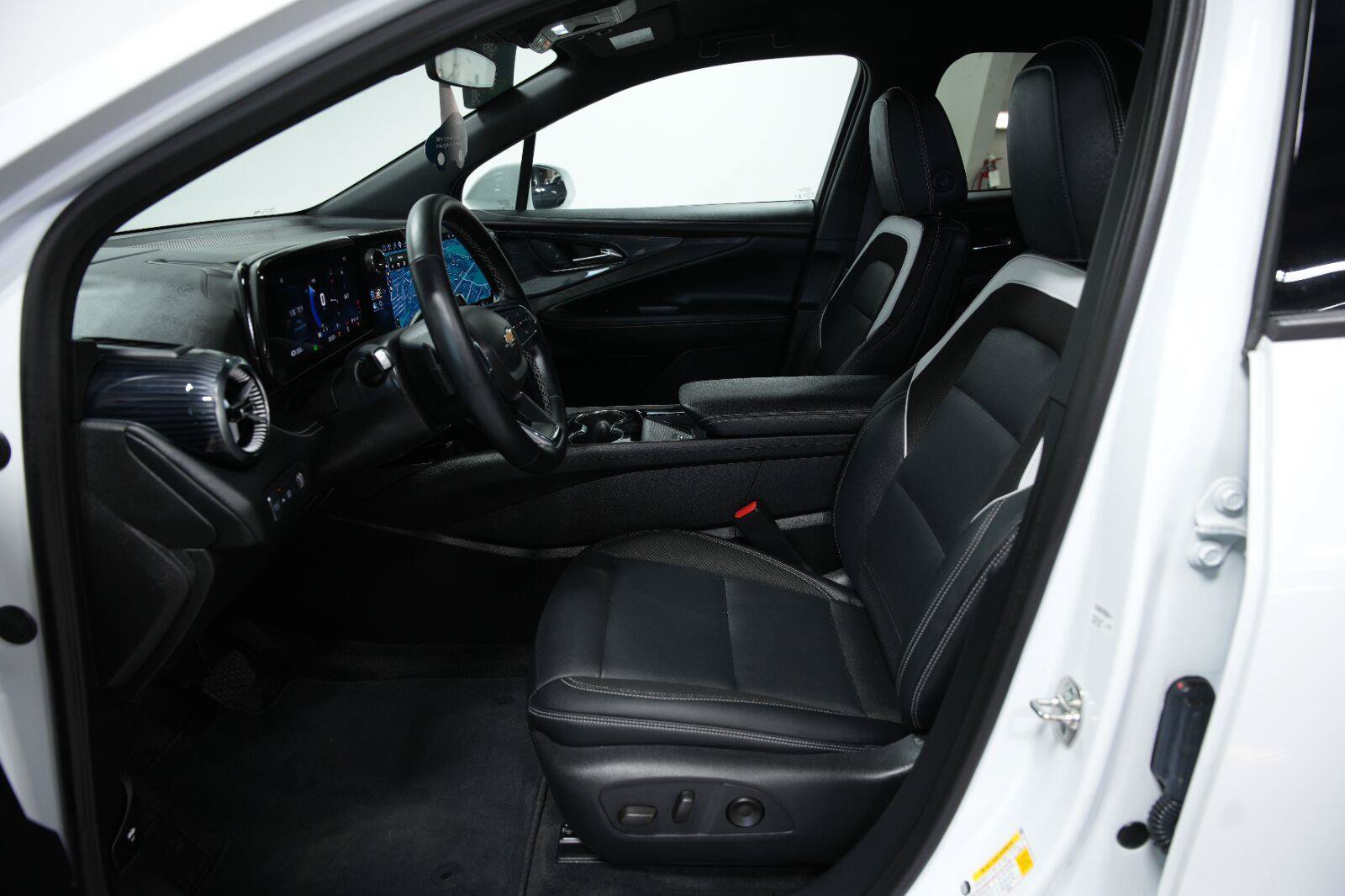 Certified 2024 Chevrolet Blazer EV LT AWD/4WD image 38